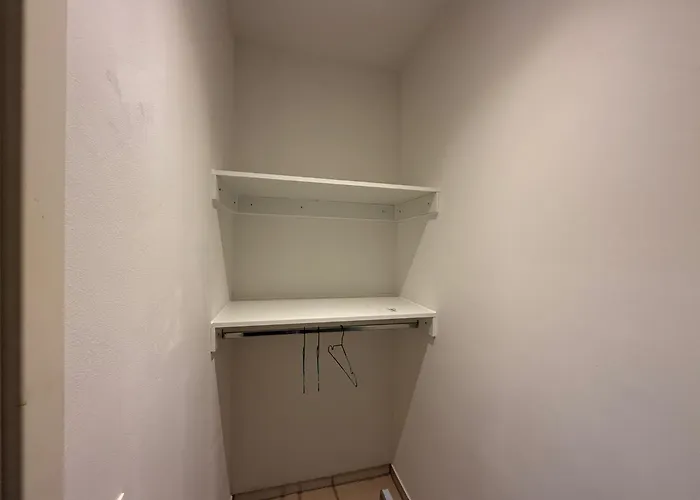 2 Neu Zwischen Koeln Und 아파트 본